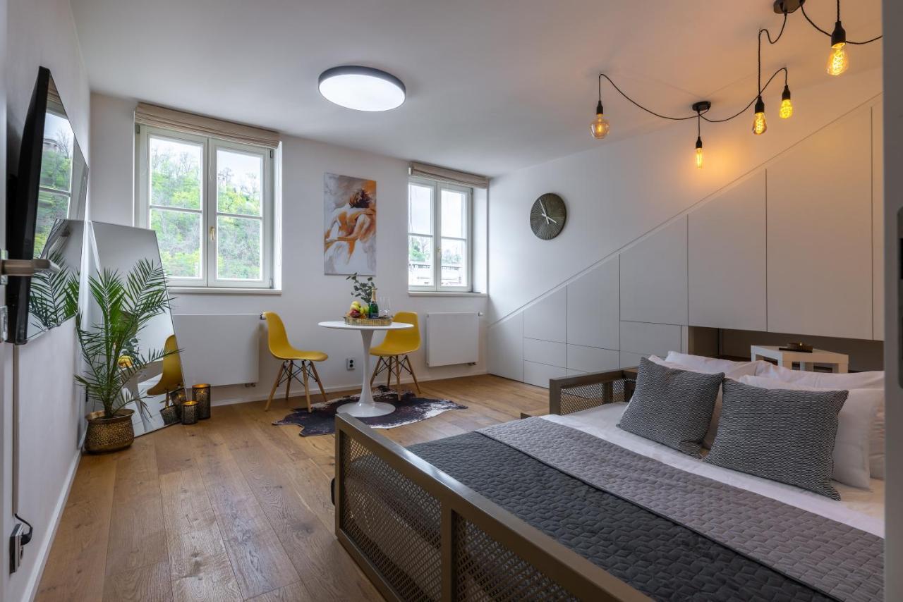 Apartment Luxurious, Charming Perfect For Couples Prag